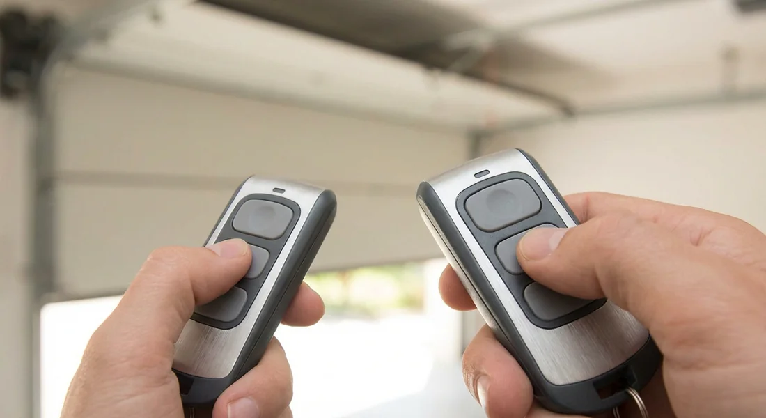 Télécommande Sommer tenue en main pour test de synchronisation